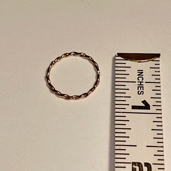 Gold Toned Thin Dainty Demure Infinity Ring Size: 6 (NWOT) - Picture 5 of 5